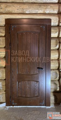 входная дверь под старину в дом из бревна.jpeg