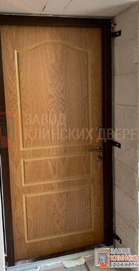 простая внутренняя отделка фрезерованным мдф входной двери для частного дома