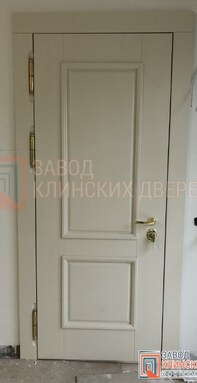 элегантная дверь цвета слоновой кости с мягким контуром изящной центральной панели - фото снаружи.jp